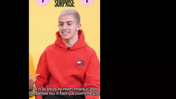 The sweatshirt Red Tommy Jeans worn by Michou in the video Michou & Stainless steel : their friendship in the face of the test surprise !