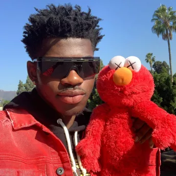 Versace Visor sunglasses of Lil Nas X on the Instagram account @lilnasx