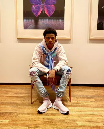 Amiri Rain­bow Ban­dana Jeans of A Boogie wit da Hoodie on the Instagram account @artisthbtl