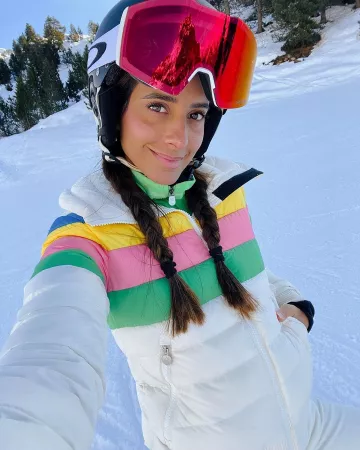 Oakley Canopy™ (asia Fit) Gafas de nieve de María Fernández-Rubíes en la cuenta de Instagram @mariafrubies