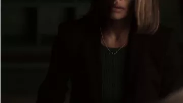 Dogeared Gold Ring Neck­lace worn by Claire O'Hagan (Kandyse McClure) in V Wars Season01 Episode02