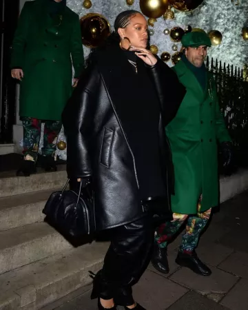 Fenty Tricot à col Roulé Haut porté par Rihanna Annabel du 9 décembre 2019