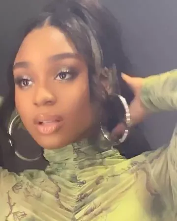 Jennifer Fisher Argent de Boucles d'oreilles de Normani sur l'Instagram account @normani 9 décembre 2019
