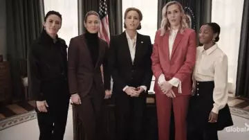Alexander McQueen Black Blazer worn by Elizabeth McCord (Téa Leoni) in Madam Secretary Season 6 Episode 10