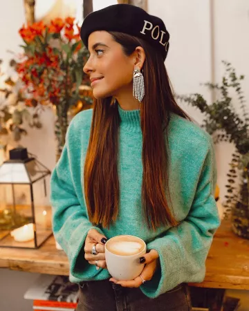 Mango Back Sleeve Jer­sey of María Fernández-Rubíes on the Instagram account @mariafrubies