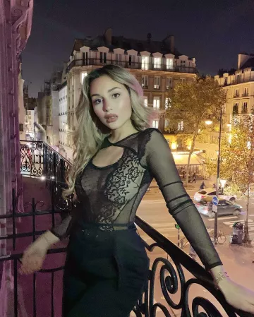 Le body noir de Mélissa sur le compte Instagram de @mimiarr