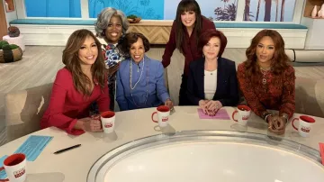 Pam & gela Puff-Shoul­der Snake Print Sweat­shirt worn by Eve on The Talk December 10, 2019