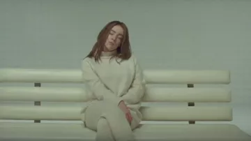 Loft Cream Skin­ny Pant worn by Billie Eilish in Billie Eilish - xanny