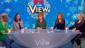 L'Agence Verte Blouse en Soie porté par Joy Behar sur Le point de Vue le 10 décembre 2019