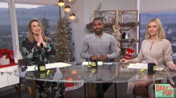 Vestido de Sandro Blaire usado por Carissa Loethen en E! Noticias diciembre 10, 2019