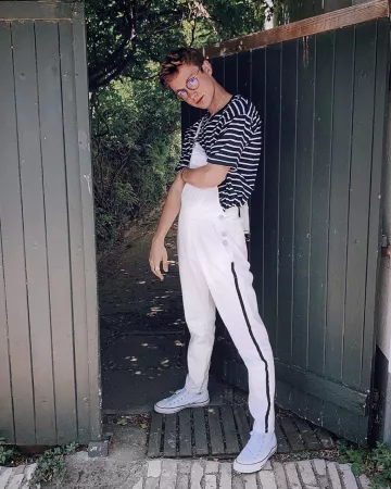Les baskets blanches de Sundy Jules sur le compte Instagram de @sundyjules