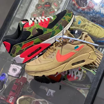 Air max 90 off white de Virgil Abloh en la cuenta de Instagram de @larrydeadstock