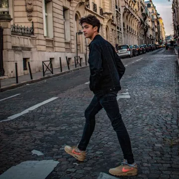 Nike air max 90 off white desert ore porté par inoxtag  sur le compte Instagram de @inoxtagytb 