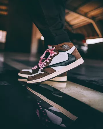 en la cuenta de Instagram de @enmodesneakers