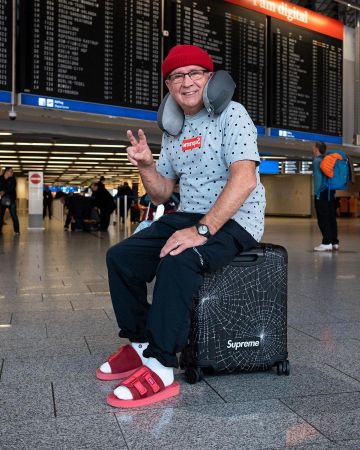 Maleta Gramps supreme rimowa en la cuenta de Instagram de @jaadiee