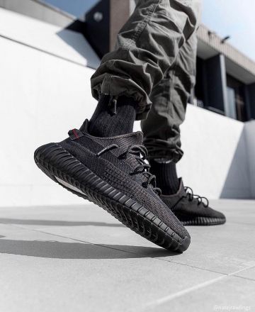 en la cuenta de Instagram de @yeezyboosts