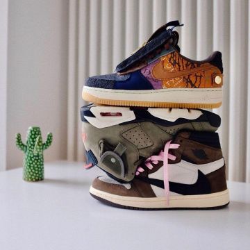 Nike af1 travis scott fossil worn by klekt account on the Instagram of @klekt 