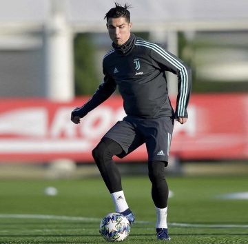 La paire de crampons Nike Mercurial Superfly 7 Elite MDS FG de Cristiano Ronaldo sur son compte Instagram @cristiano