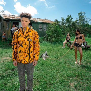 The jacket camouflage yellow Carhartt Lil Mosey on his account Instagram @lilmosey