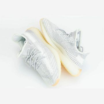 Adidas Yeezy Boost Blanc sur le compte Instagram de @caminotv