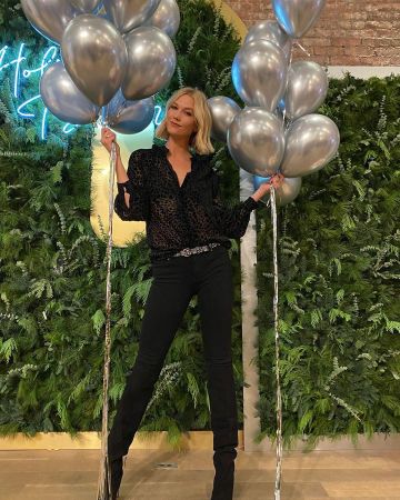 Paige Transcend Hoxton High Waist Ultra Skinny Stretch Jeans worn by Karlie Kloss Amazon X Refinery29 Deck & Dazzled Holiday Pop-Up Shop December 4, 2019