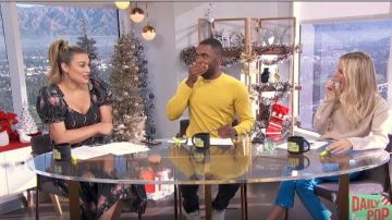 Bouton-poussoir Bleu Simili Cuir Vinyle Pantalon porté par Morgan Stewart dans E! News : Tous Les Jours De La Pop Décembre 11,2019 