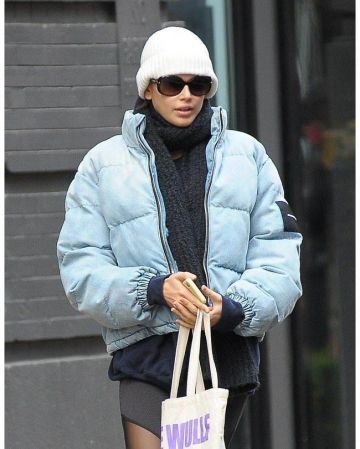 Alexander Wang Look Denim doudoune portés par Kaia Jordan Gerber Ville de New York, le 11 décembre 2019