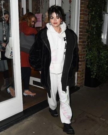 Selena Gomez Lose You to Love Me Tie Dye Hood­ie worn by Selena Gomez London December 11, 2019