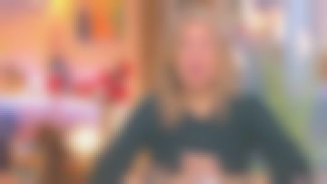 Le pull en cachemire vert foncé de Agathe Lecaron dans La maison des maternelles le 12.12.2019