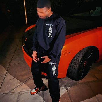 Air Jordan 1 high ( orange) of Khalid on the account Instagram of @thegr8khalid