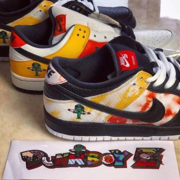 Nike Dunk SB Low Raygun account on the Instagram of @lesitedelasneaker