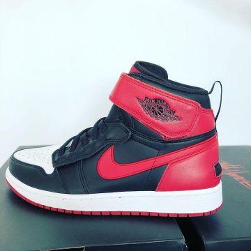 Sneakers Nike Air Jordan 1 High Flylease on the account Instagram of @yanncj23