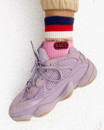 Zapatillas Adidas Yeezy 500 Soft Vision en la cuenta de Instagram de @sallyssneakers