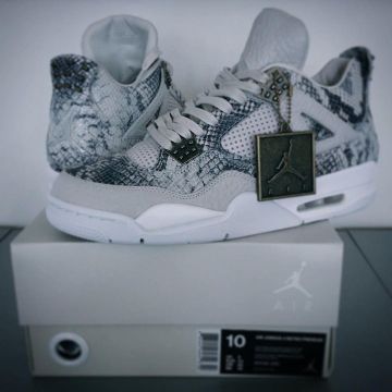 The pair of Nike Jordan 4 Retro Snakeskin on the account Instagram of @yanncj23