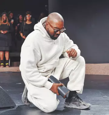 Yeezy 700 Vanta de Kanye West sur le compte Instagram de @kanyewestt_official