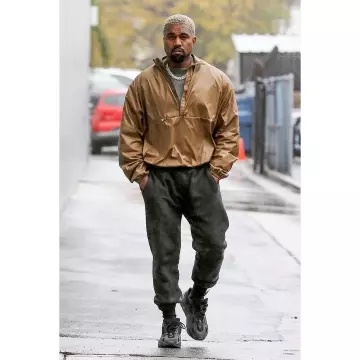 Yeezy Vanta 700 de Kanye West sur le compte Instagram de @kanyewestt_official