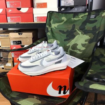 The pair of Nike LD Waffle cardigan Summit White Vinceeh on his account Instagram @vinceeh_