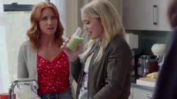 Madewell Floral Button Down Camisole Top usado por Julia Bechley (Brittany Snow) en Almost Family Temporada 1 Episodio 8