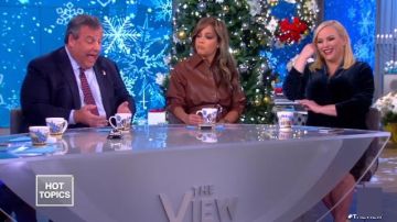 Tibi Brown Belt­ed Leather Mi­di Dress worn by Sunny Hostin on The View December 11, 2019