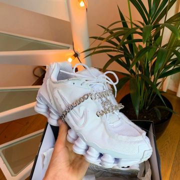 Nike x comme des garçons  porté par lythan cottaz  sur le compte Instagram de @lythancottaz 