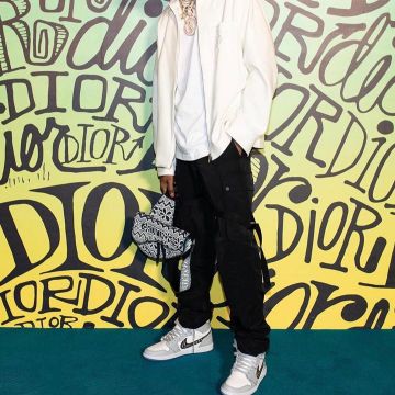Bolso Dior usado por Travis Scott en la cuenta de Instagram de @viewsfrance 