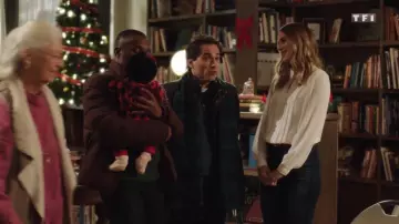 Le blouse blanche de Claire (Alexandra Breckenridge) dans Le livre de Noël