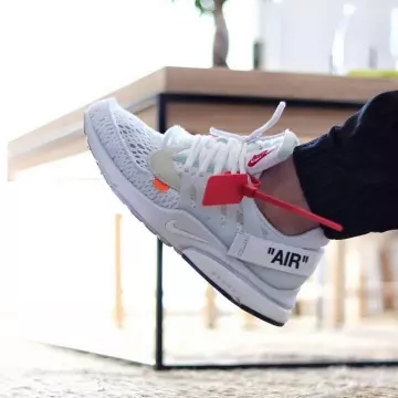 Air Presto Off-White White (2018) de Virgil Abloh en la cuenta de Instagram de @thesolehousefr