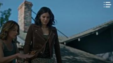 Suede Moto Veste portée par Liz Melero (Monica Barbaro) dans Stumptown Saison 1 Épisode 9