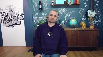 Le sweatshirt à capuche Nike violet de Squeezie dans sa vidéo Il est temps d'assumer mes bêtises...