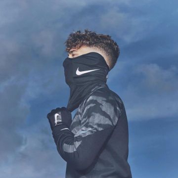 Cache col Nike worn by Adil Aouchiche account on the Instagram of @a. aouchiche 