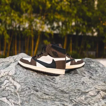 Nike Jordan 1 de Travis Scott en la cuenta de Instagram de @thesolehousefr 