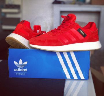 Zapatillas Adidas I-5923 Core Red en la cuenta de Instagram de @yanncj23