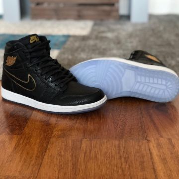 The pair of Nike Jordan 1 Retro High City of Flight on the account Instagram of @yanncj23