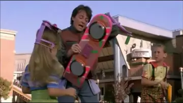 Hoover Board de Retour Vers Le Futur 2 de Marty McFly / Marty McFly Jr. / Marlene McFly (Michael J. Fox) dans Retour vers le futur II